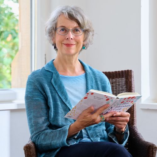 Dr. med. Susanne Hofmeister mit ihrem zweiten Buch